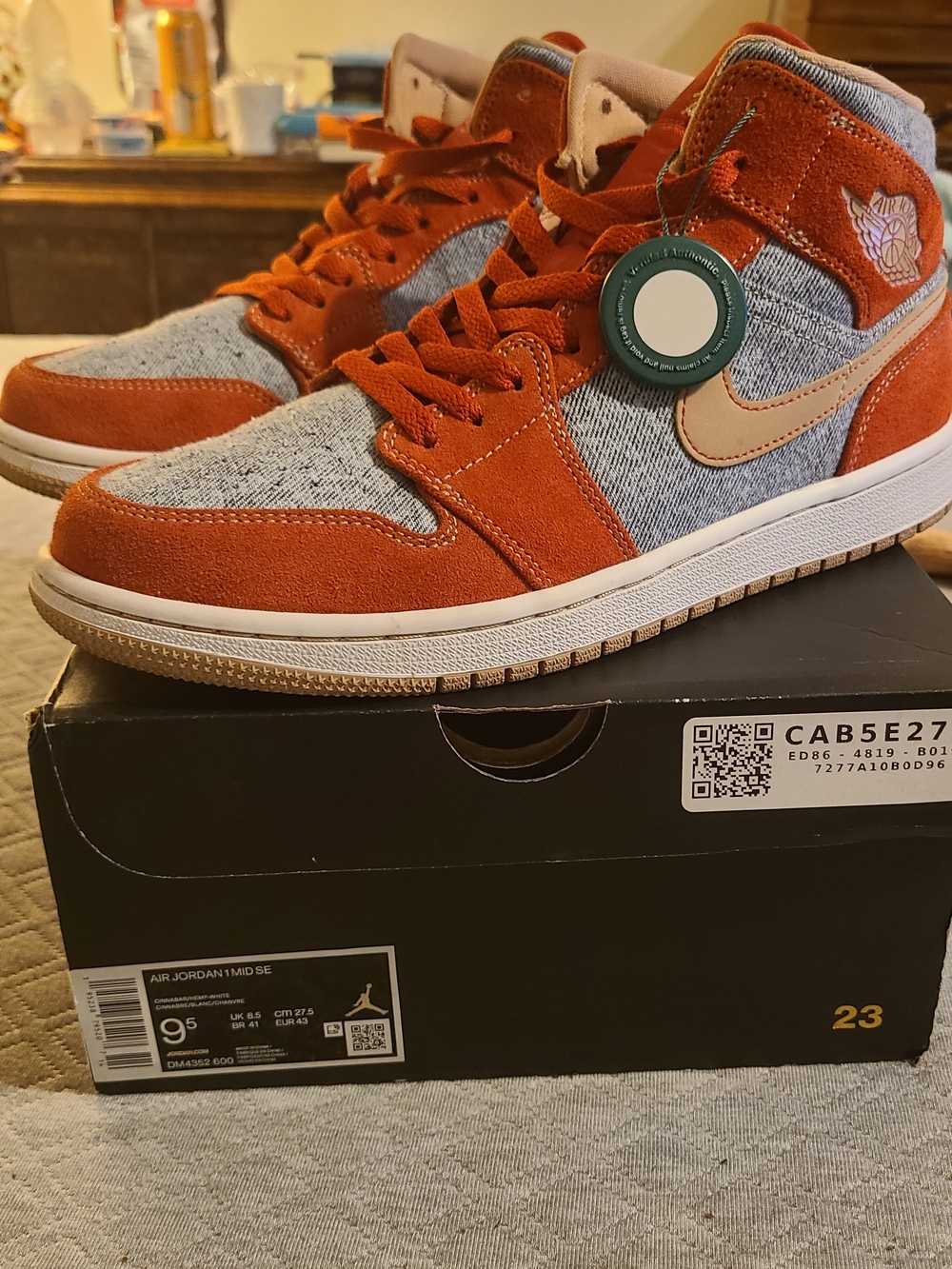 Jordan 1 Mid SE Fire Red Denim Sz 9.5